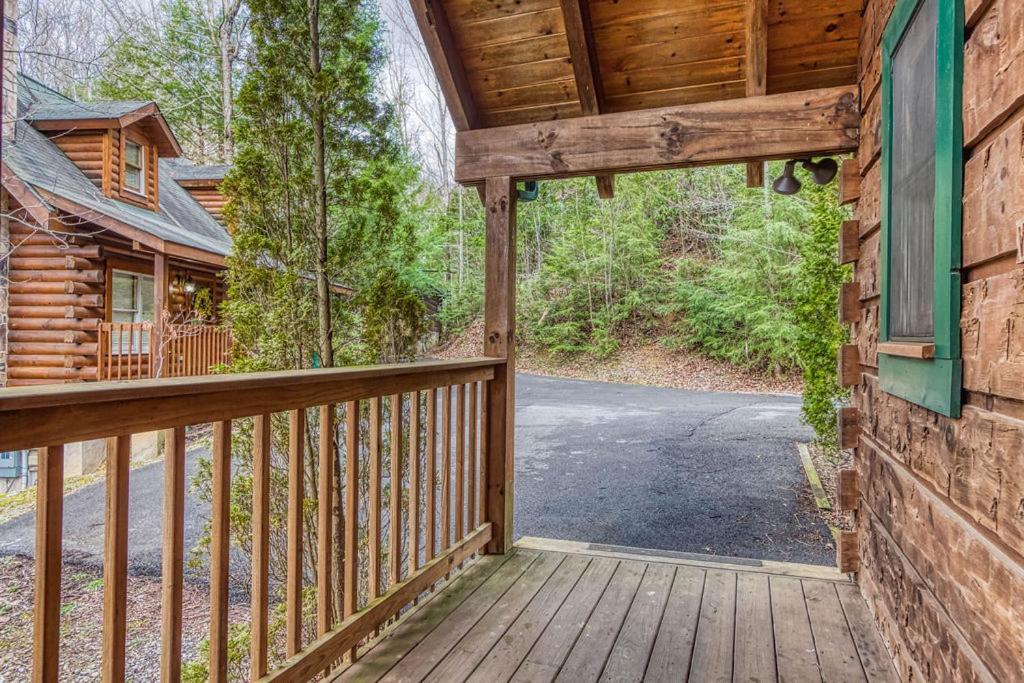 Mountain Eden, Hot Tub, Resort Pool, Wifi, 1089 Free Tickets Each Paid Day, Dollywood And More Gatlinburg Exteriör bild