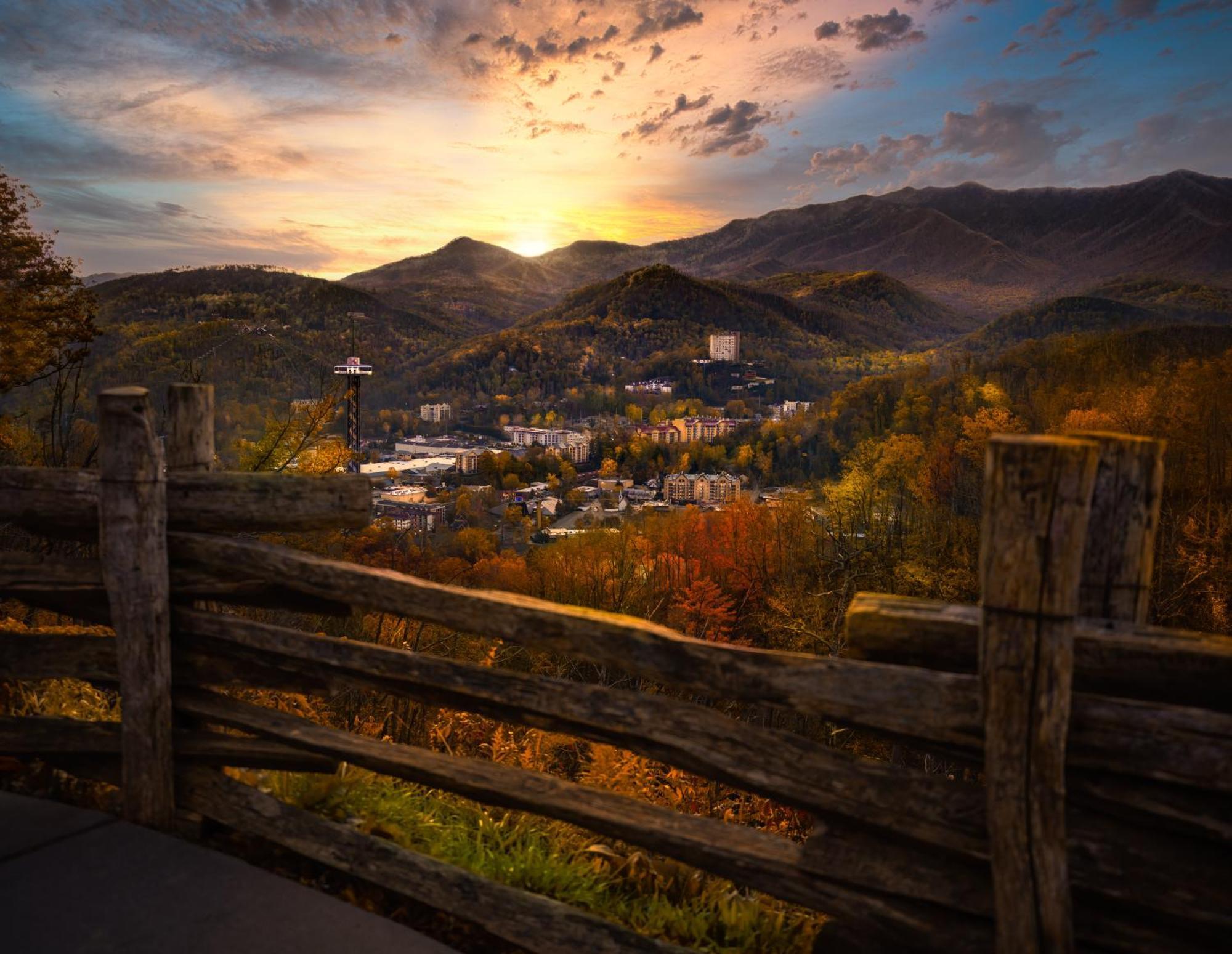 Mountain Eden, Hot Tub, Resort Pool, Wifi, 1089 Free Tickets Each Paid Day, Dollywood And More Gatlinburg Exteriör bild