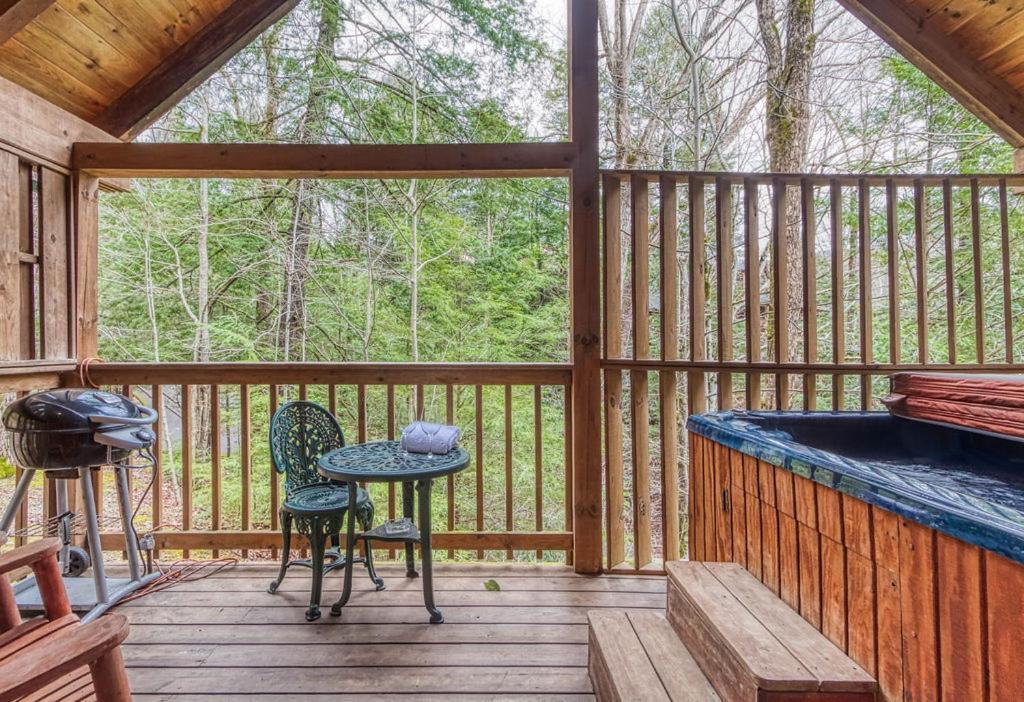 Mountain Eden, Hot Tub, Resort Pool, Wifi, 1089 Free Tickets Each Paid Day, Dollywood And More Gatlinburg Exteriör bild