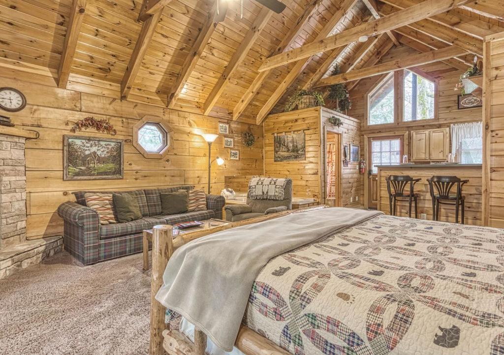 Mountain Eden, Hot Tub, Resort Pool, Wifi, 1089 Free Tickets Each Paid Day, Dollywood And More Gatlinburg Exteriör bild