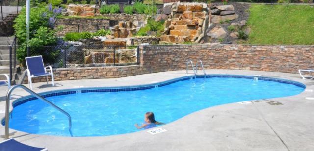 Mountain Eden, Hot Tub, Resort Pool, Wifi, 1089 Free Tickets Each Paid Day, Dollywood And More Gatlinburg Exteriör bild
