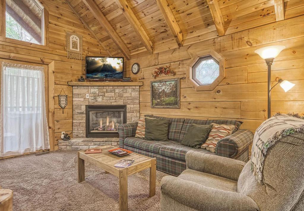 Mountain Eden, Hot Tub, Resort Pool, Wifi, 1089 Free Tickets Each Paid Day, Dollywood And More Gatlinburg Exteriör bild