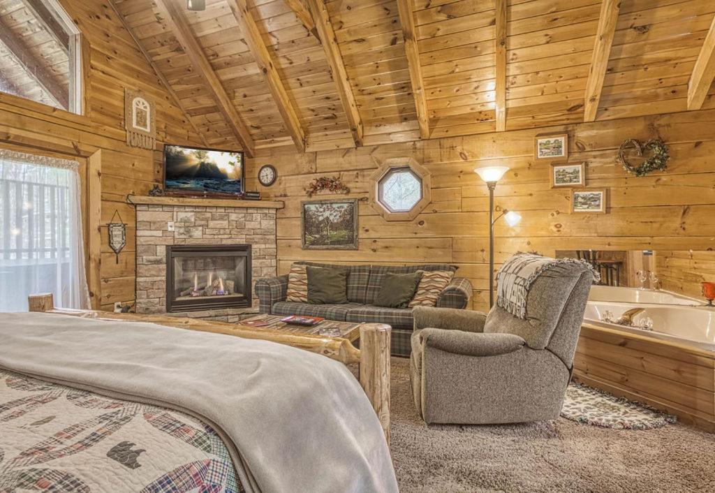 Mountain Eden, Hot Tub, Resort Pool, Wifi, 1089 Free Tickets Each Paid Day, Dollywood And More Gatlinburg Exteriör bild
